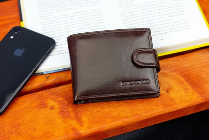 Коричневе чоловіче портмоне на кнопці з натуральної шкіри Marco Coverna B047-802