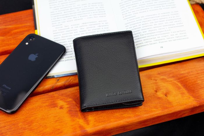 Чорний чоловічий гаманець вертикального типу з натуральної шкіри на магніті Marco Coverna MC-1286