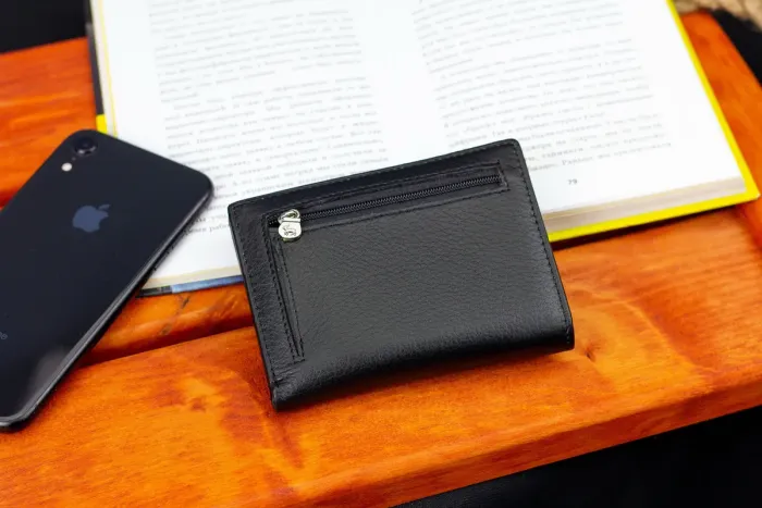 Чорний чоловічий гаманець вертикального типу з натуральної шкіри на магніті Marco Coverna MC-1286