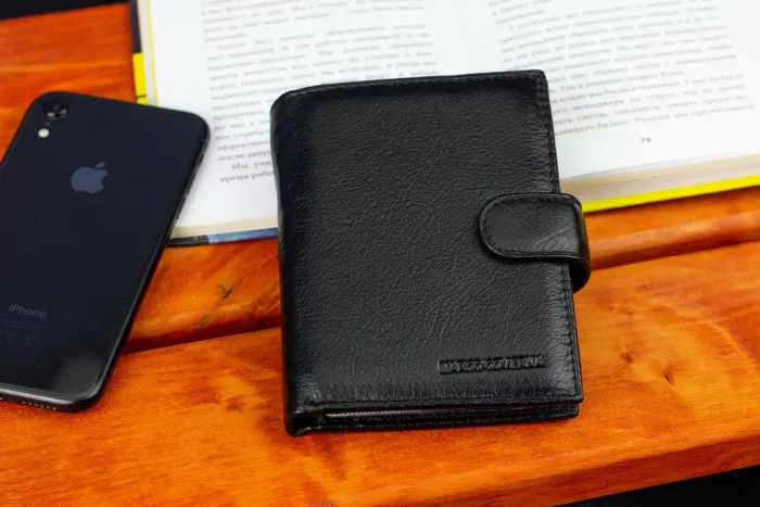 Чорний чоловічий гаманець вертикального типу з натуральної шкіри під документи Marco Coverna MC-5176-1