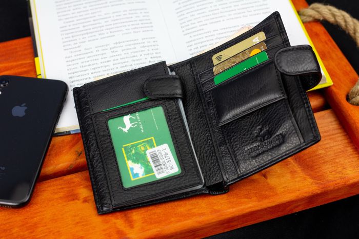 Чорний чоловічий гаманець вертикального типу з натуральної шкіри під документи Marco Coverna MC-5176-1