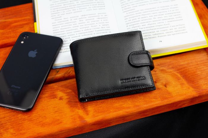 Чорне класичне портмоне з натуральної шкіри Marco Coverna MC-2003Н-1