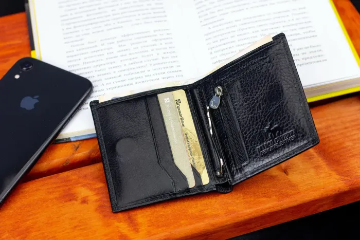 Чорне маленьке портмоне на магніті з затискачем MARCO COVERNA MC-101Н-1