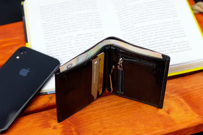 Чорне маленьке портмоне на магніті з затискачем MARCO COVERNA MC-101Н-1