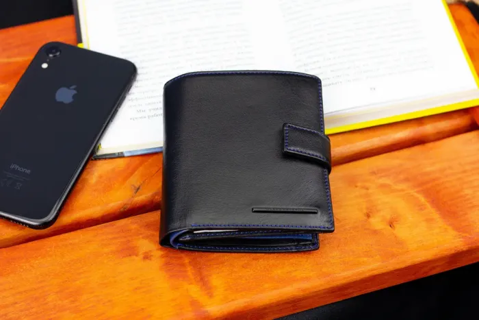 Чорний чоловічий гаманець з фіксацією з натуральної шкіри Marco Coverna MC-1005 A 1221