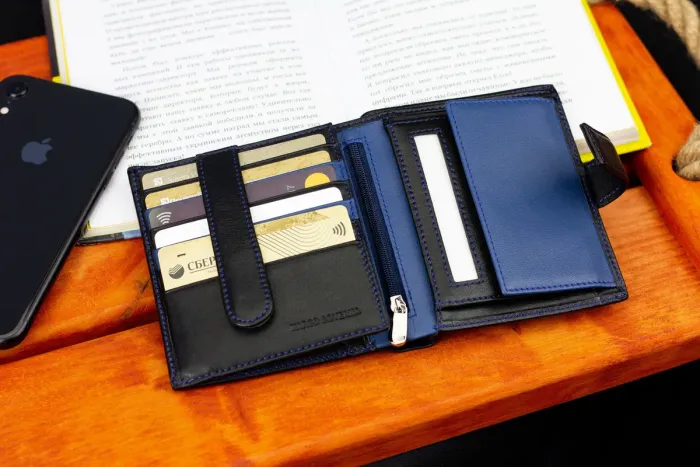 Чорний чоловічий гаманець з фіксацією з натуральної шкіри Marco Coverna MC-1005 A 1221