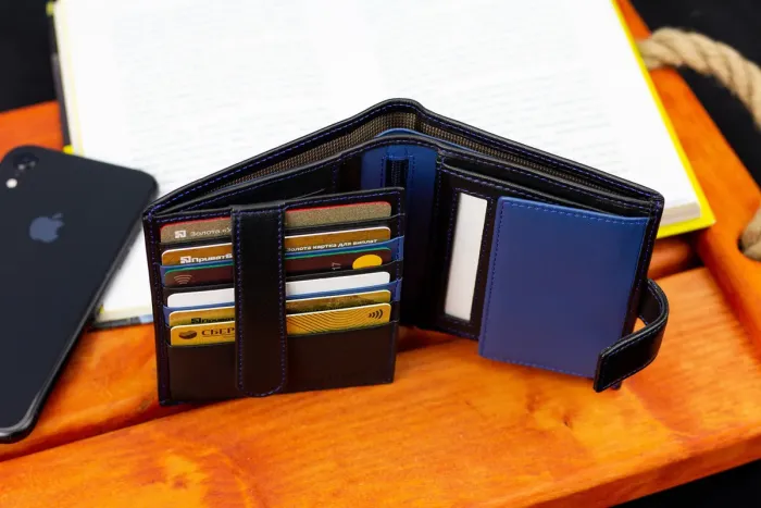 Чорний чоловічий гаманець з фіксацією з натуральної шкіри Marco Coverna MC-1005 A 1221