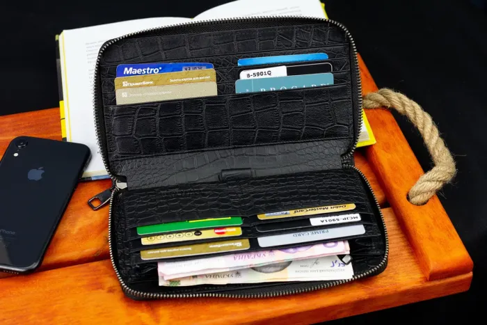 Чорний гаманець-клатч на блискавці з блоком під картки із натуральної шкіри Marco Coverna MCJP-5901A