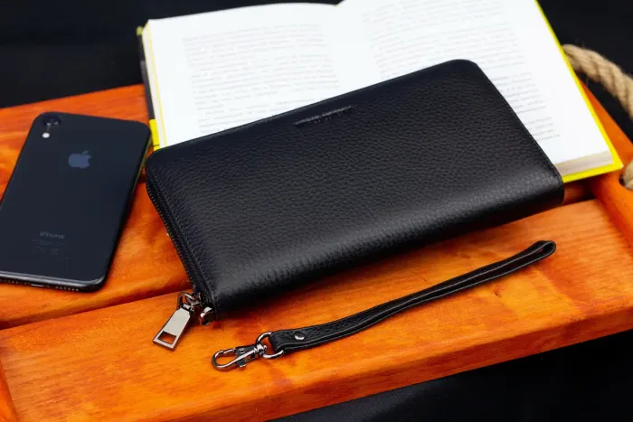 Чорний гаманець-клатч з блоком під картки під однією блискавкою з натуральної шкіри Marco Coverna МС-5901Q