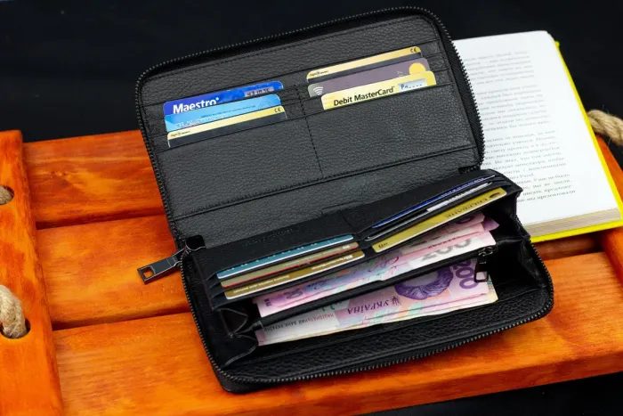 Чорний гаманець-клатч з блоком під картки під однією блискавкою з натуральної шкіри Marco Coverna МС-5901Q