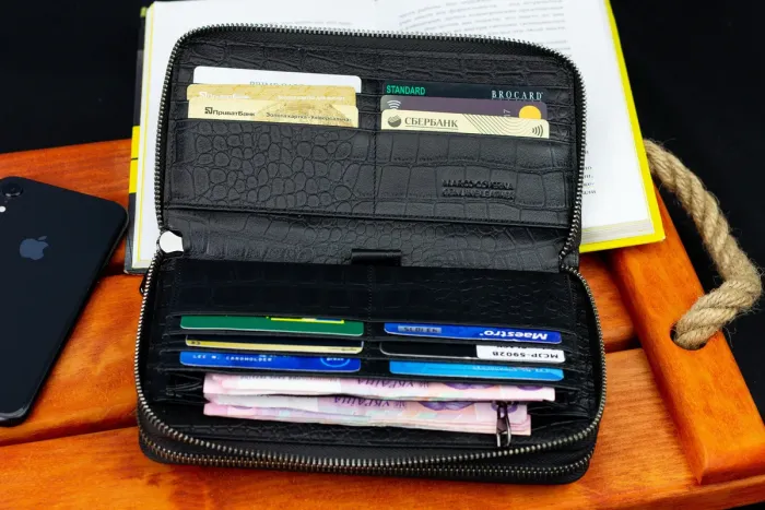 Чорний гаманець-клатч на дві блискавки із фактурної натуральної шкіри Marco Coverna MCJP-5902B