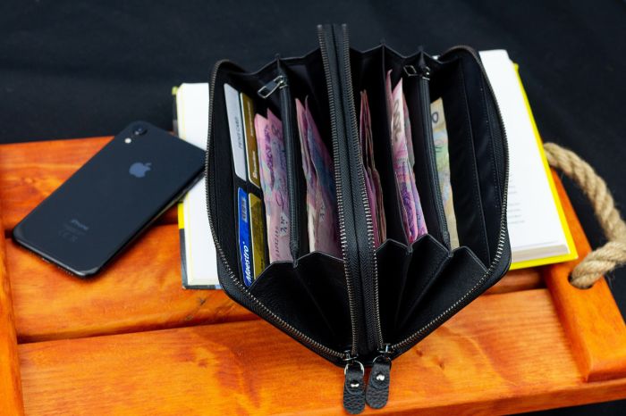 Чорний гаманець-клатч на дві блискавки з натуральної шкіри Marco Coverna B-5902B-1Q