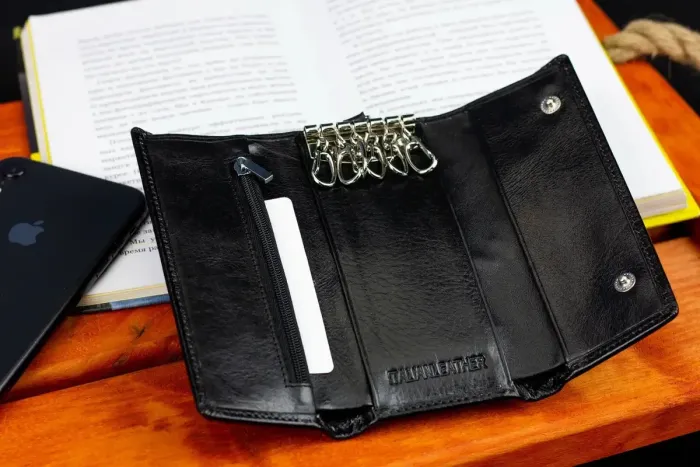 Чорна ключниця з натуральної шкіри із відділенням для грошей ST Leather B416