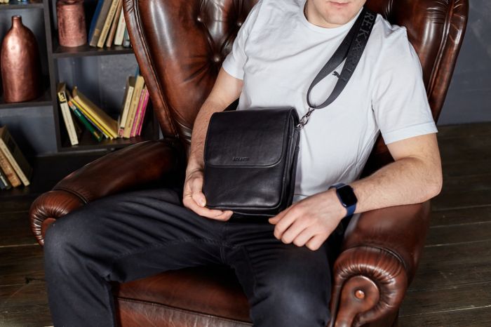 Месенджер із клапаном через плече 24х20х6, шкіряна барсетка Tiding Bag TD-20033 чорна