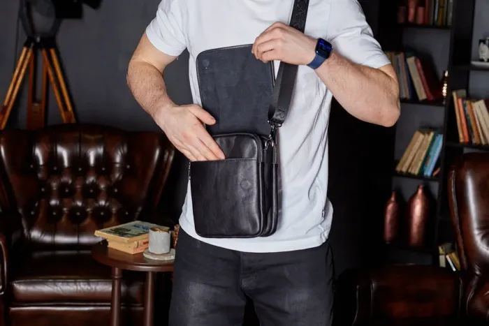 Месенджер із клапаном через плече 24х20х6, шкіряна барсетка Tiding Bag TD-20033 чорна