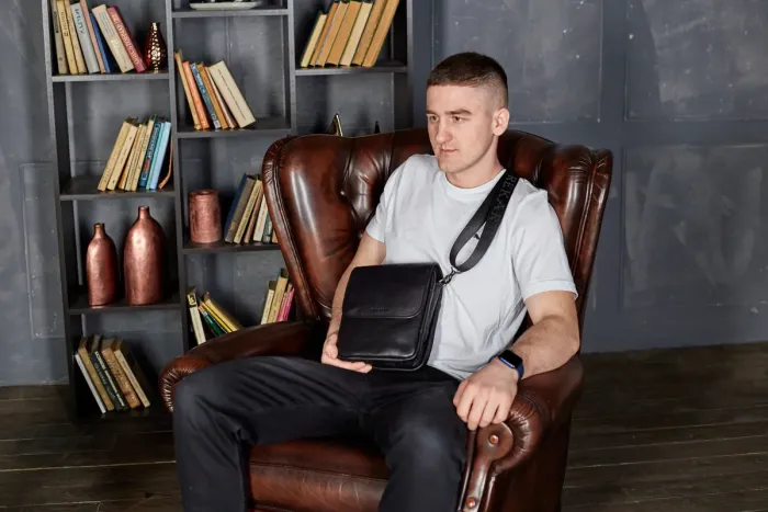 Месенджер із клапаном через плече 24х20х6, шкіряна барсетка Tiding Bag TD-20033 чорна