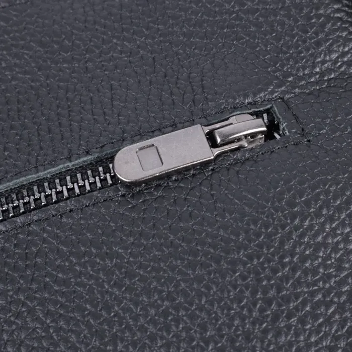 Тонка сумка для чоловіків через плече з натуральної шкіри Shvigel 22850 Чорна