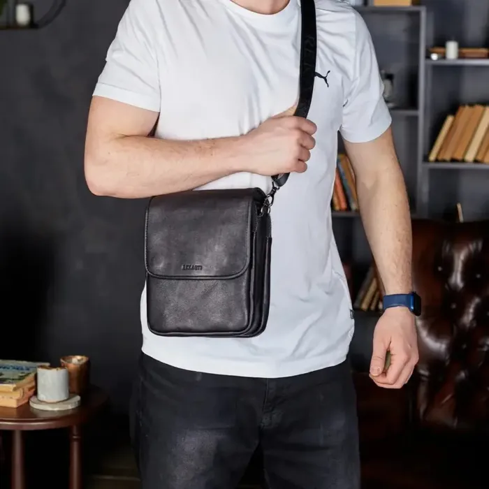 Месенджер із клапаном через плече 24х20х6, шкіряна барсетка Tiding Bag TD-20033 чорна