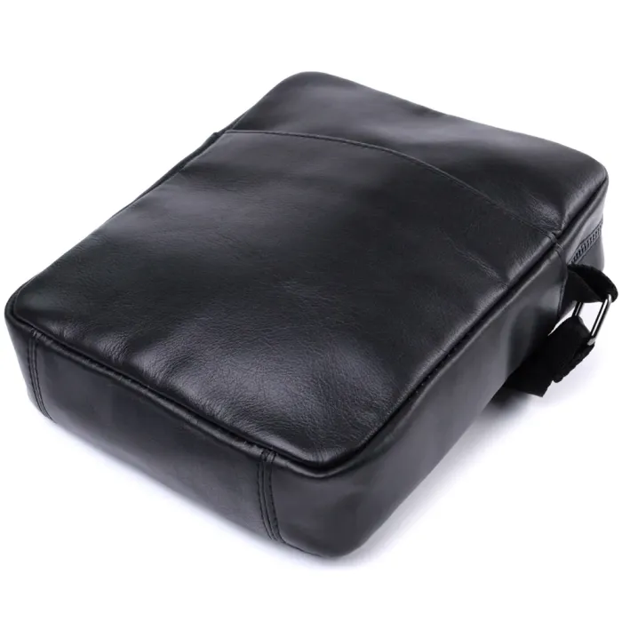 Сумка для чоловіків через плече із глянсової натуральної шкіри Shvigel 22849 Чорна