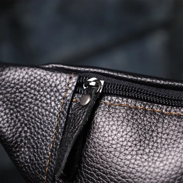 Приваблива сумка-бананка для чоловіків з натуральної шкіри зернистої Shvigel 23127 Чорний