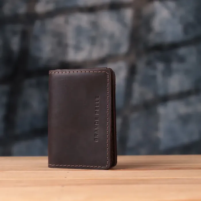 Стильна обкладинка на автодокументи у вінтажній шкірі GRANDE PELLE 22873 Темно-коричнева