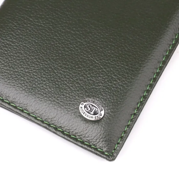 Практична обкладинка на паспорт універсального формату із натуральної шкіри ST Leather 23081 Зелений