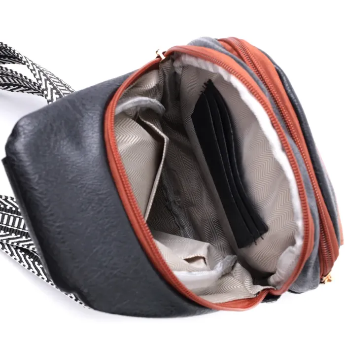 Зручна жіноча сумка через плече з отвором для навушників з екошкіри Vintage 22787 Чорний