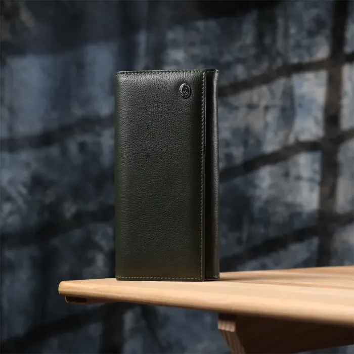 Класичний гаманець для жінок на магніті ST Leather 22744 Зелений