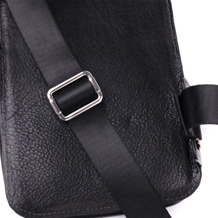 Чоловіча прямокутна сумка бананка із зернистої натуральної шкіри GRANDE PELLE 22879 Чорний