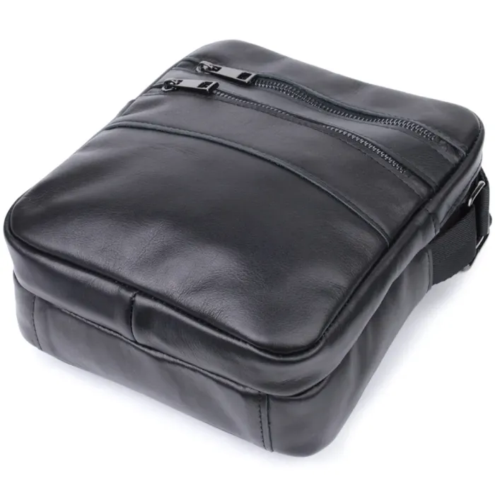 Класична чоловіча сумка месенджер із глянсової натуральної шкіри Shvigel 22846 Чорна