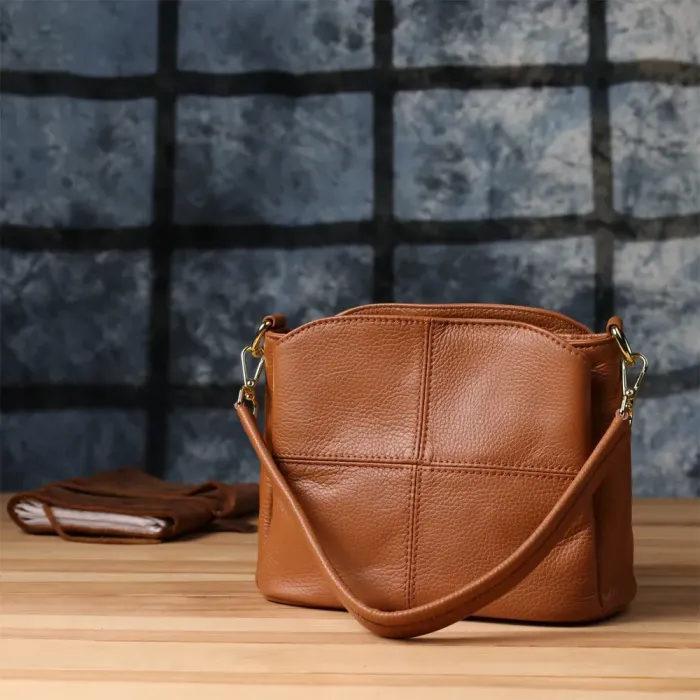 Стильна жіноча сумка на три відділення з натуральної шкіри Vintage 22975 Рудий