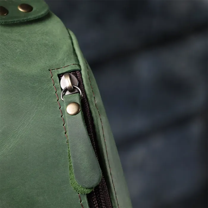 Містка бананка для чоловіків з натуральної вінтажної шкіри Shvigel 23133 Зелений