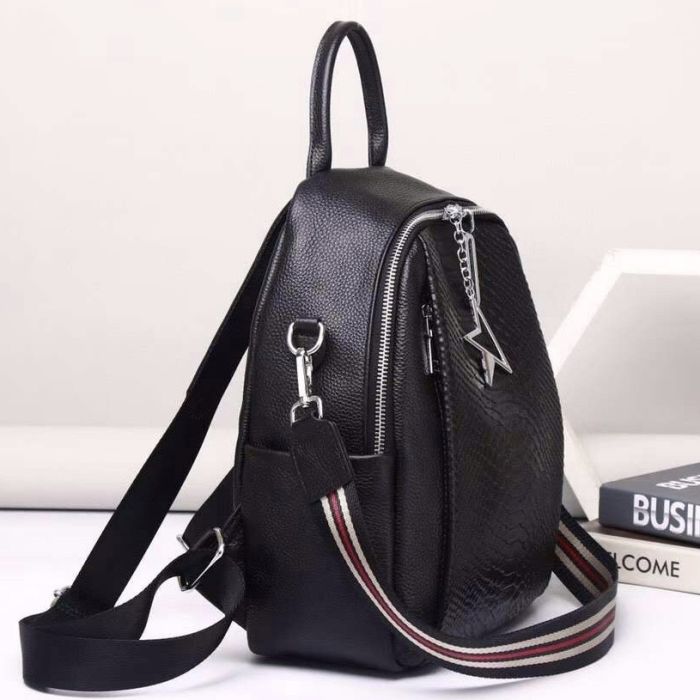 Жіночий рюкзак шкіряний міський з ременцем 23х30х11, сумка на спину для навчання, чорна