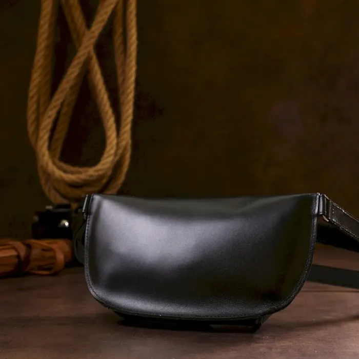 Кожаная универсальная женская бананка Shvigel 16383 Черный