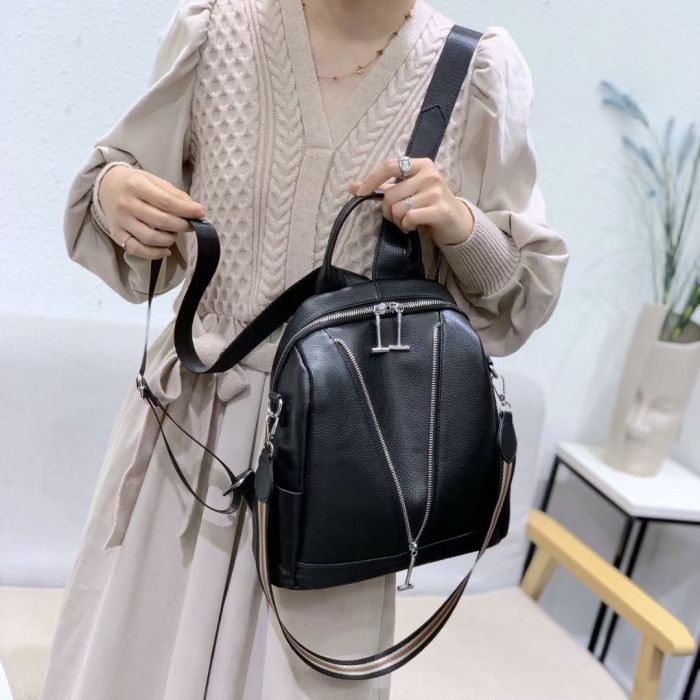 Рюкзак жіночий шкіряний з ременем 22х28х11, наплічна сумочка для дівчини студентки, чорна