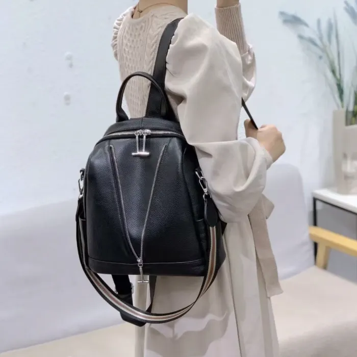 Рюкзак жіночий шкіряний з ременем 22х28х11, наплічна сумочка для дівчини студентки, чорна