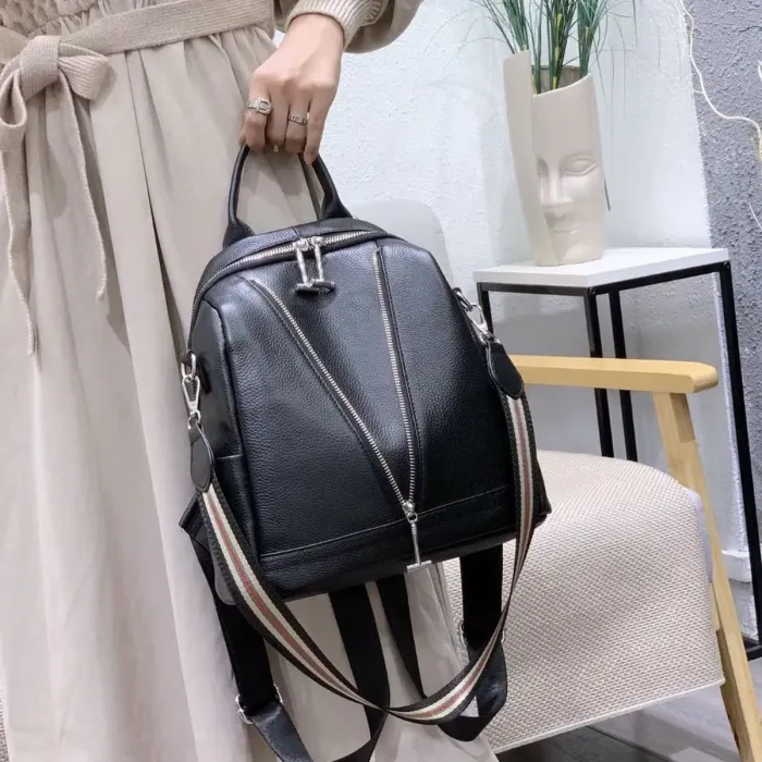 Рюкзак жіночий шкіряний з ременем 22х28х11, наплічна сумочка для дівчини студентки, чорна