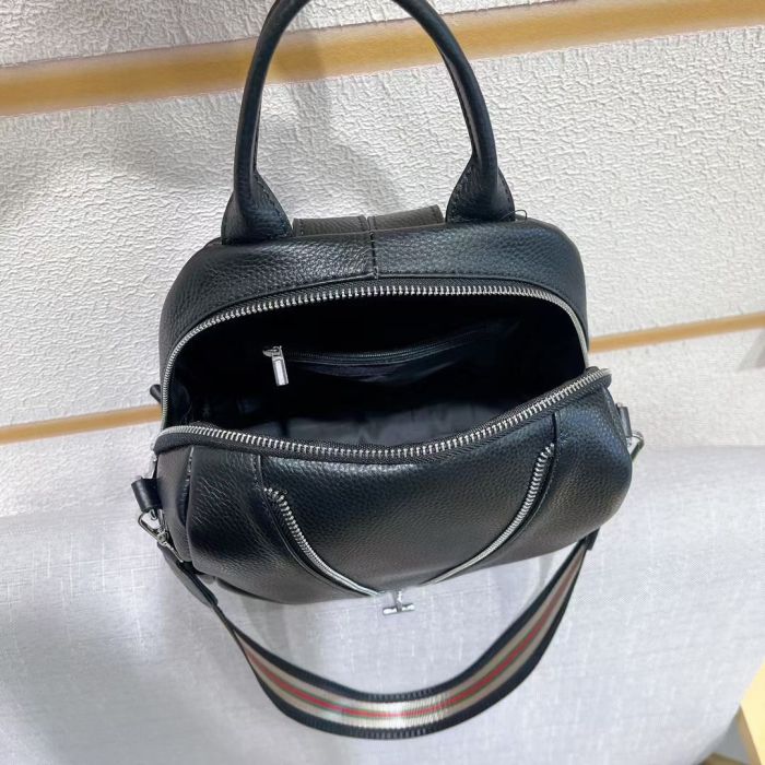 Рюкзак жіночий шкіряний з ременем 22х28х11, наплічна сумочка для дівчини студентки, чорна