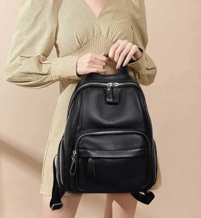 Рюкзак жіночий шкіряний 29х31х12, практична наплічна сумка для міста, чорна