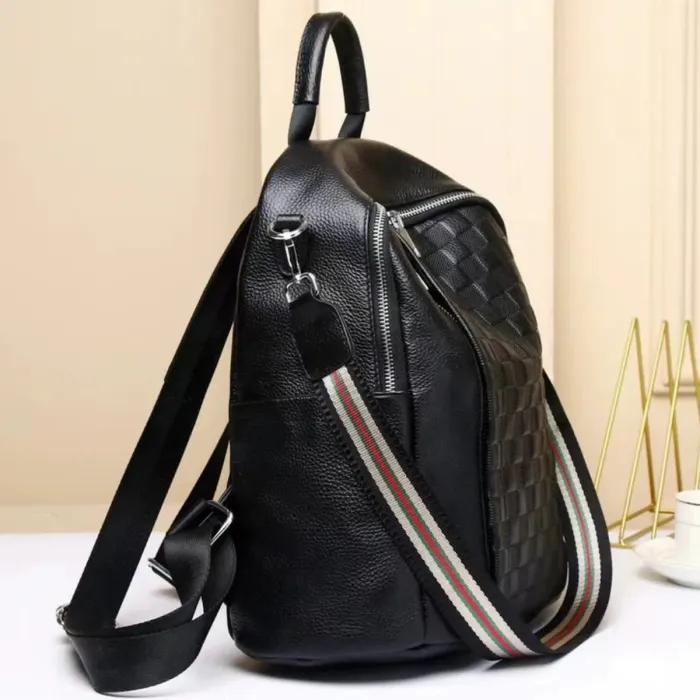 Шкіряний жіночий рюкзак з тисненням 25х30х11, сумка наплічна з шахматним візерунком, чорна