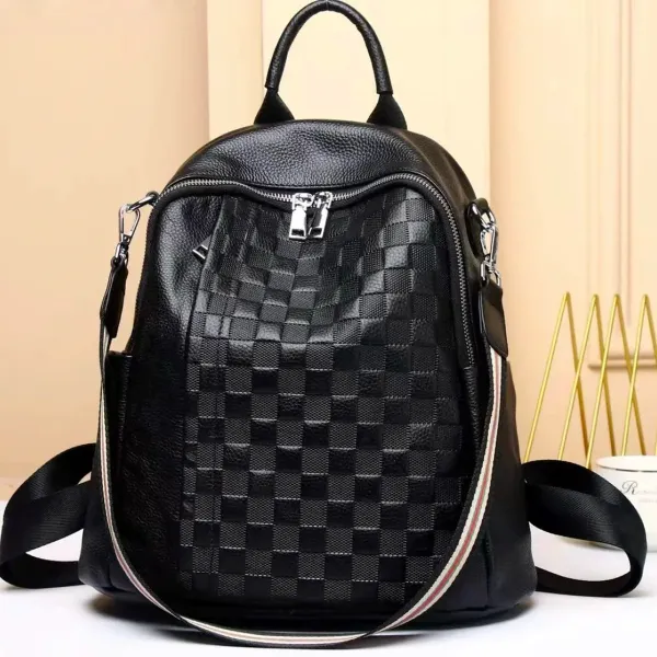 Шкіряний жіночий рюкзак з тисненням 25х30х11, сумка наплічна з шахматним візерунком, чорна
