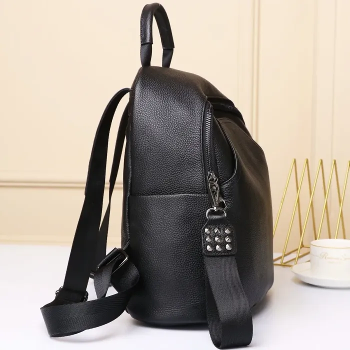Жіночий шкіряний рюкзак міського типу 23х30х13, сумка на спину під мат, чорна