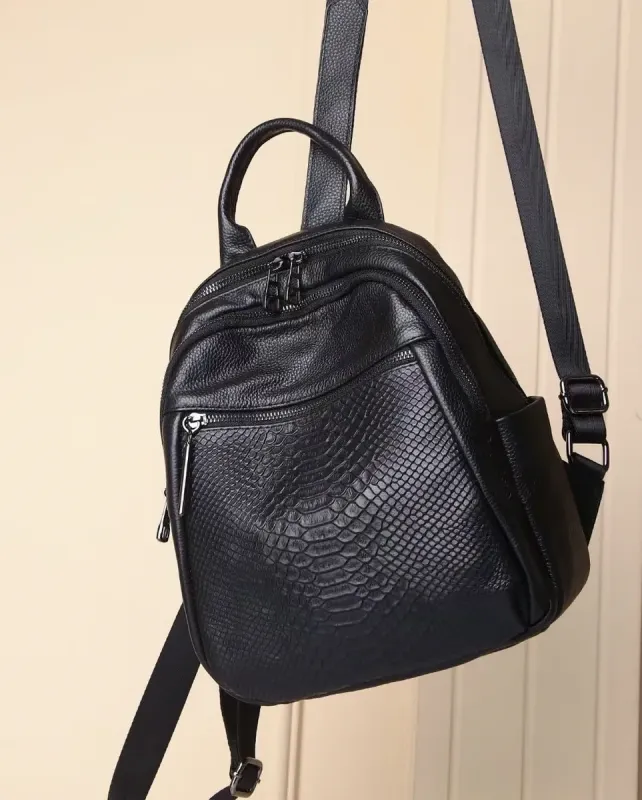 Рюкзак жіночий шкіряний з тисненням під рептилію 23х30х13, сумка наплічна для міста, чорна