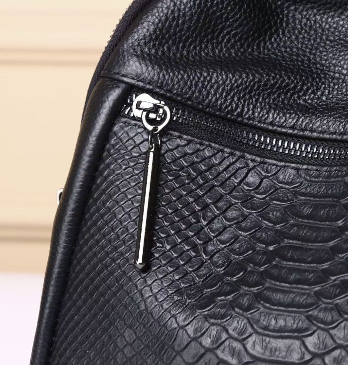 Рюкзак жіночий шкіряний з тисненням під рептилію 23х30х13, сумка наплічна для міста, чорна