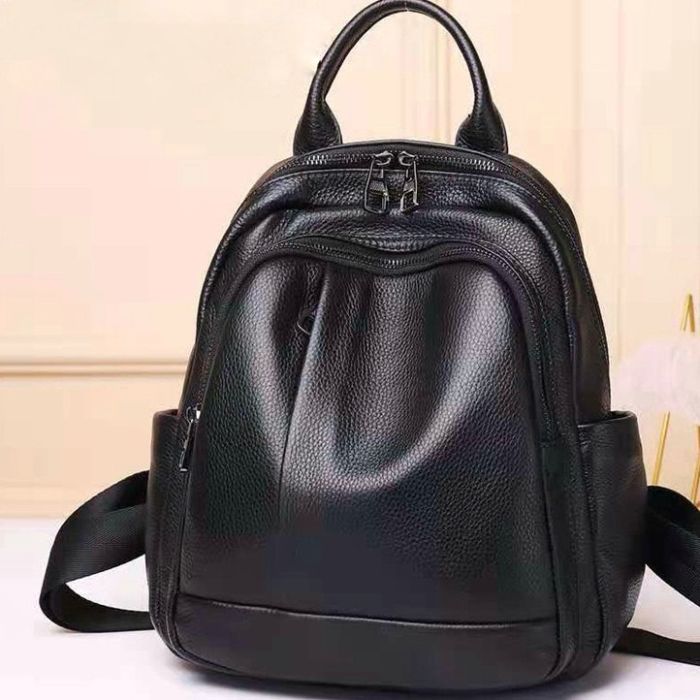 Шкіряний жіночий міський рюкзак на блискавці 23х29х13, сумка наплічна для прогулянок, чорна