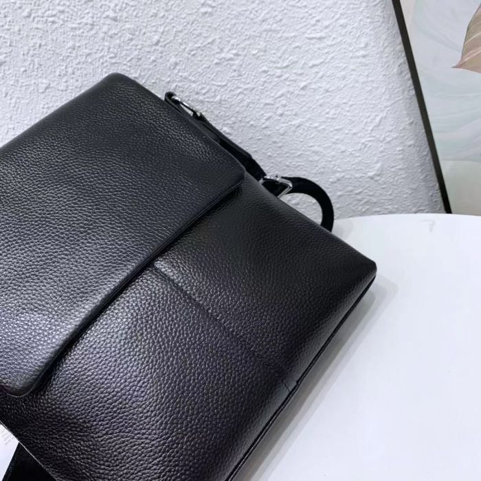 Шкіряна сумка чоловіча через плече 21х23х5.5, м'яка барсетка для гаджетів Tiding Bag 12977 чорна