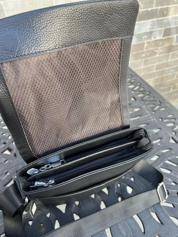 Шкіряна сумка чоловіча через плече 21х23х5.5, м'яка барсетка для гаджетів Tiding Bag 12977 чорна