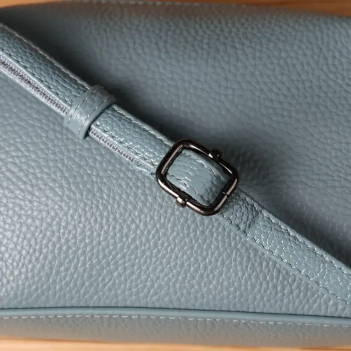 Елегантна жіноча сумка з натуральної шкіри із сучасним декором Vintage 22925 Блакитний