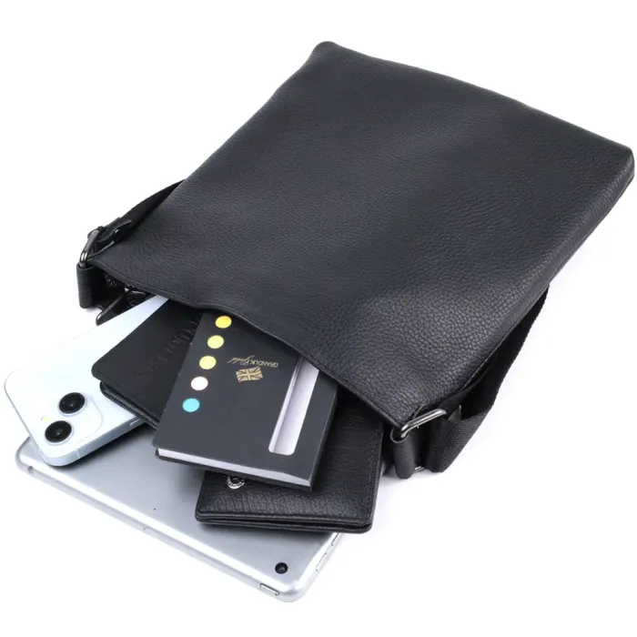 Тонка сумка для чоловіків через плече з натуральної шкіри Shvigel 22850 Чорна