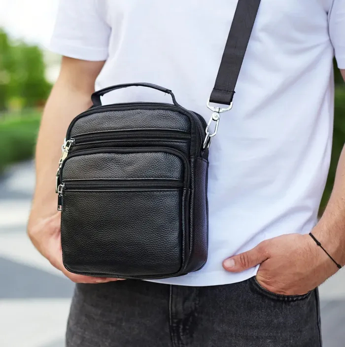 Чоловіча сумка-барсетка шкіряна 22х24х8 / месенджер на одне плече для міста та подорожей, чорний